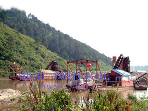 挖鐵砂、挖金兩用船